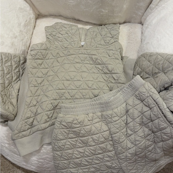 landry kate Tops - Quilted Loungewear Set in beige